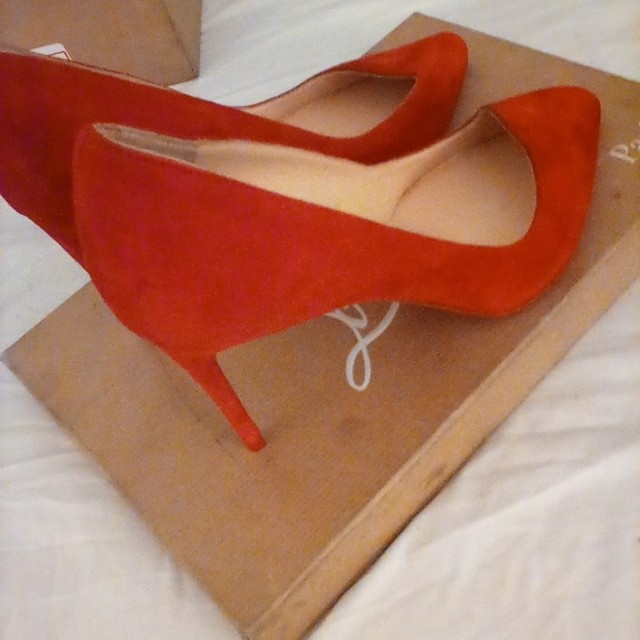 Christian Louboutin - Picture 4 of 8